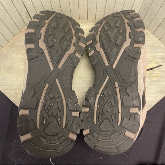 Sketchers Waterproof Hiking Shoes 9 - Picture 7 of 8